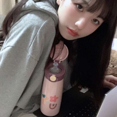 2021微信最火头像手绘头像抽烟女生图片