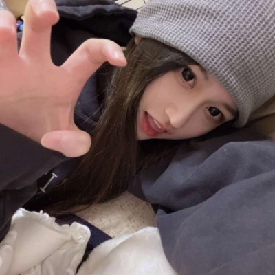 2021微信最火头像手绘头像抽烟女生图片
