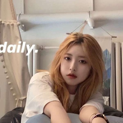 2021最火女生头像挡脸的图片