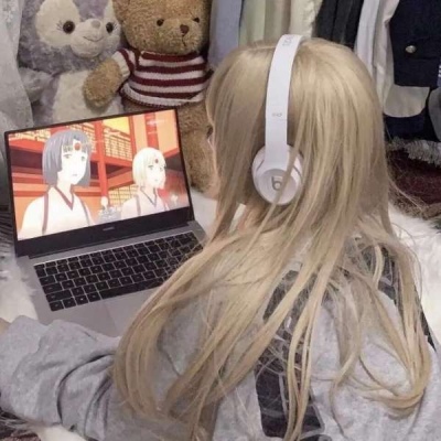 2021最火女生头像挡脸的图片