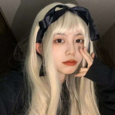 2021最火女生头像挡脸的图片