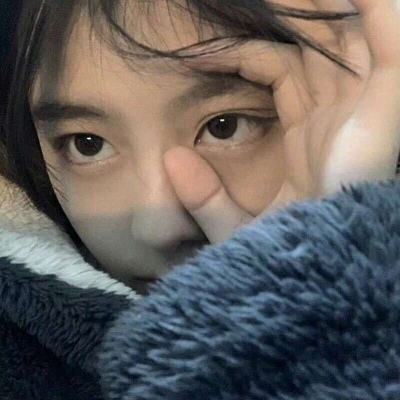 2021年卡通彩色手绘头像女生图片