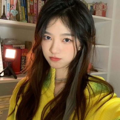 2021年卡通彩色手绘头像女生图片
