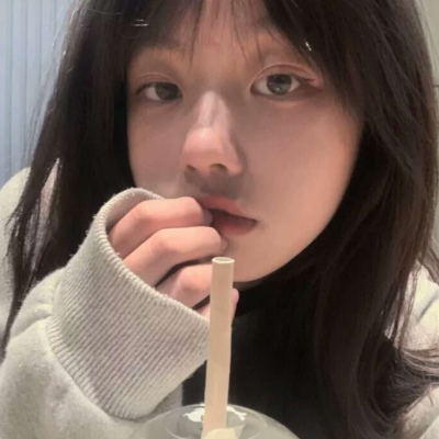 2021年卡通彩色手绘头像女生图片