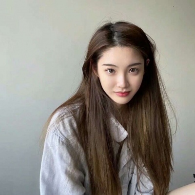 2021年头像真人女生靠墙遮脸图片