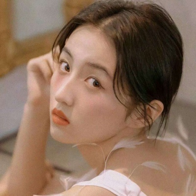 2021年头像真人女生靠墙遮脸图片