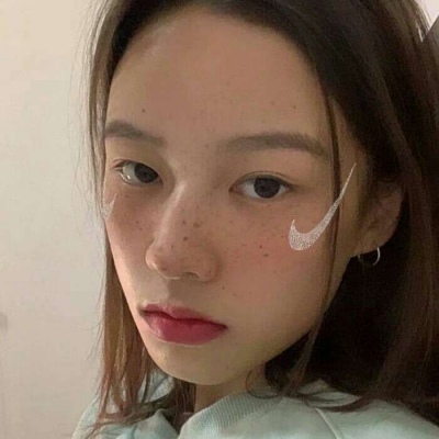 2021年头像真人女生靠墙遮脸图片