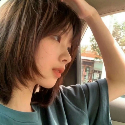 2021年头像真人女生靠墙遮脸图片