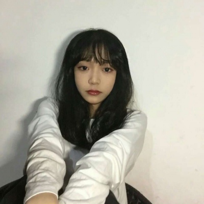 2021年头像真人女生靠墙遮脸图片