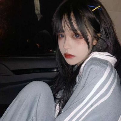 2021年个性女生扣扣露背头像女生图片