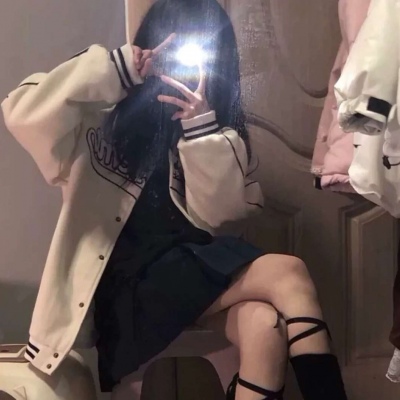 2021年个性女生扣扣露背头像女生图片