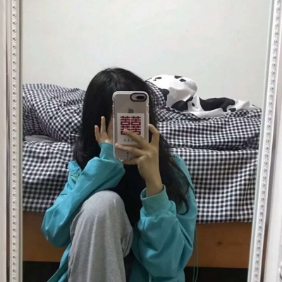 2021年个性女生扣扣露背头像女生图片
