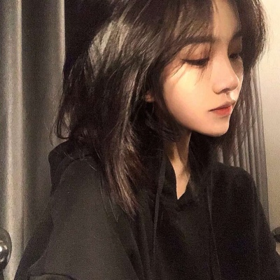 2021年个性女生扣扣露背头像女生图片