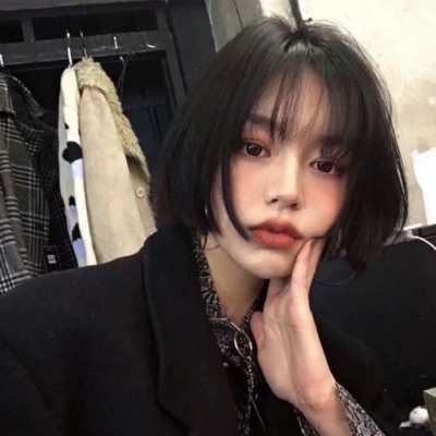 高清优质2021年的微信头像卡通背影头像女生短发图片