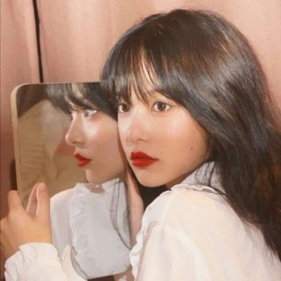 高清优质2021年的微信头像卡通背影头像女生短发图片