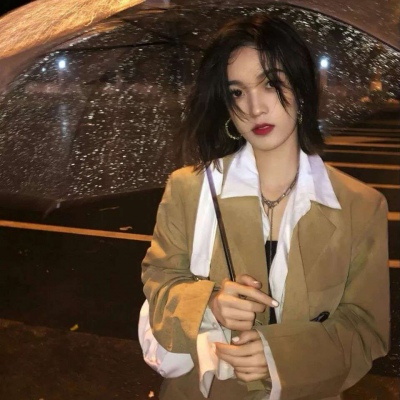 高清优质2021年的微信头像卡通背影头像女生短发图片