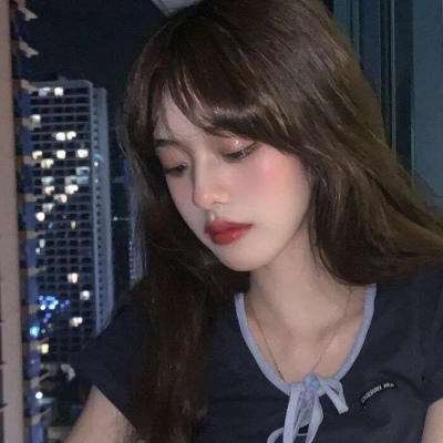高清优质2021年的微信头像卡通背影头像女生短发图片