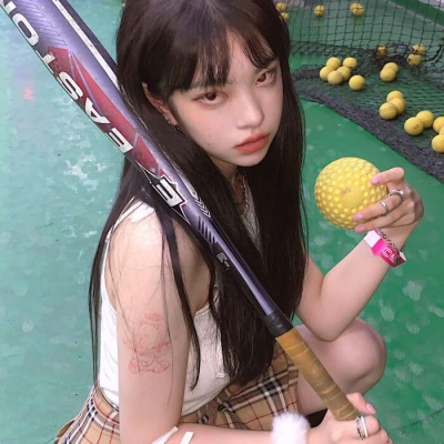 超酷头像图片2021最火爆女生头像唯美唱歌图片