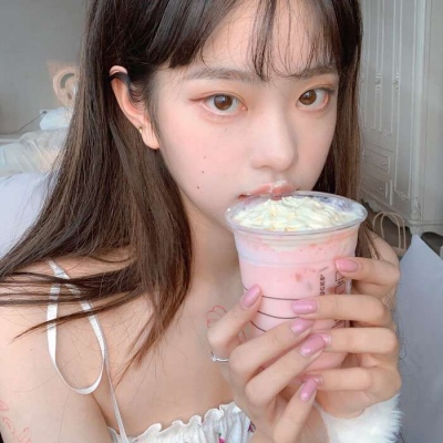 超酷头像图片2021最火爆女生头像唯美唱歌图片