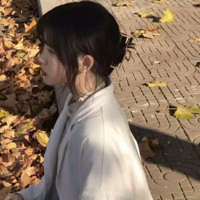 最酷的2021带蝴蝶结的女生头像背面图片