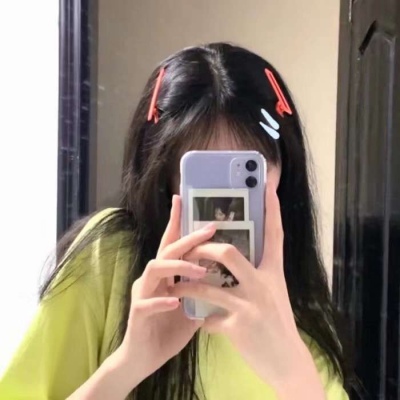 可爱穿背带裤女生头像图片