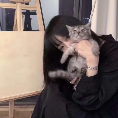 可爱穿背带裤女生头像图片