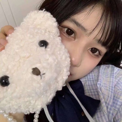 可爱穿背带裤女生头像图片