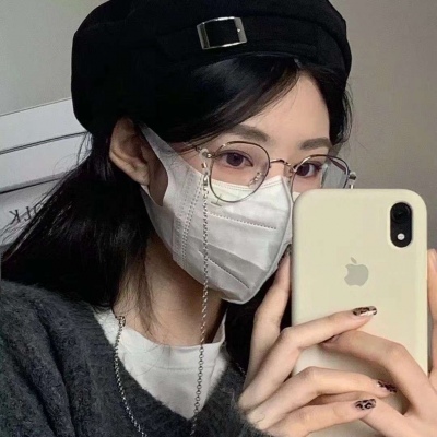 可爱穿背带裤女生头像图片