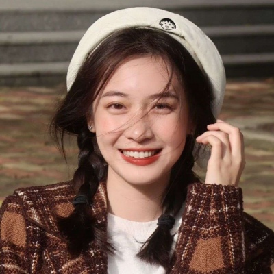 可爱穿背带裤女生头像图片