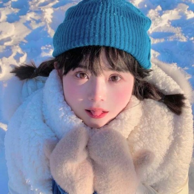 高清好看的温柔可爱唯美气质插画师君翎的彩虹女生头像