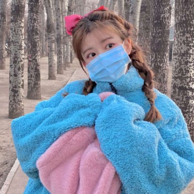 高清好看的温柔可爱唯美气质插画师君翎的彩虹女生头像图片