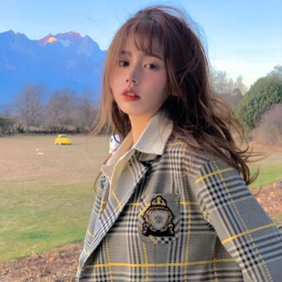 高清好看的温柔可爱唯美气质插画师君翎的彩虹女生头像图片