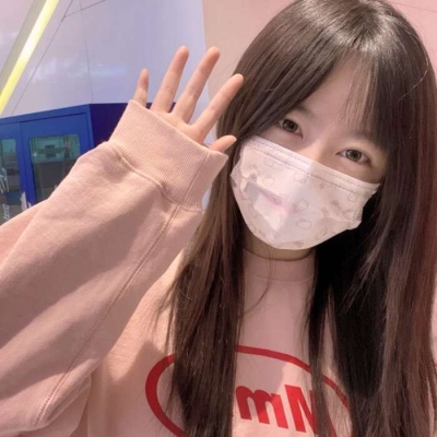 高清好看的温柔可爱唯美气质插画师君翎的彩虹女生头像图片