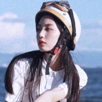 高清清新戴头盔的戴鸭舌的女生头像图片