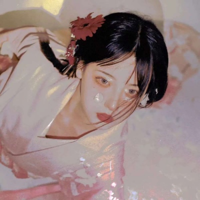 高清好看的真人版变态头像女生图片