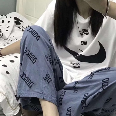 ins微丧风男生抱狗女生抱猫的卡通情侣头像图片