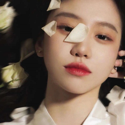 qq2020年最新流行头像女生图片