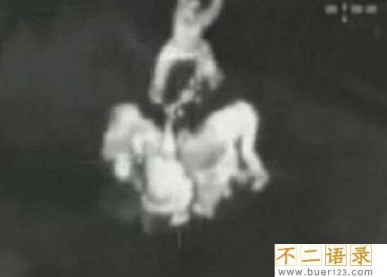 俄罗斯赤塔僵尸事件 拍到僵尸吃人画面（网友恶搞游戏视频）图片