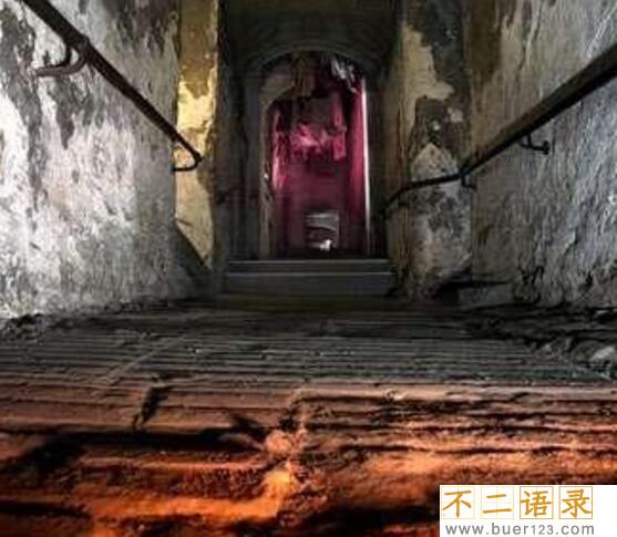 盘点全球十大惊悚地点，特鲁克泻湖横尸遍野(成死人堆)图片