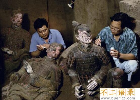 探秘十大最邪门古墓，世界十大无人敢动的古墓(诡异至极)图片