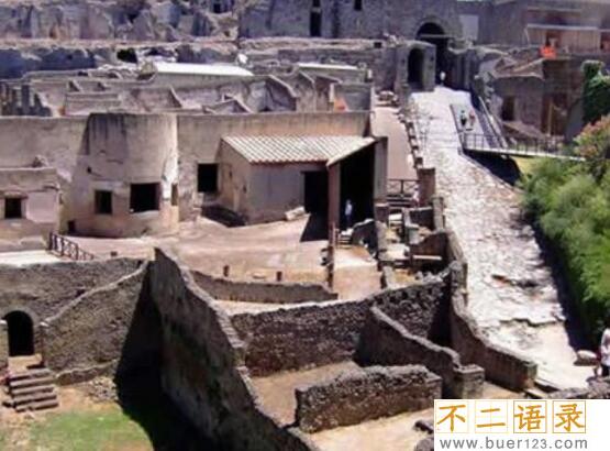 探秘十大最邪门古墓，世界十大无人敢动的古墓(诡异至极)图片