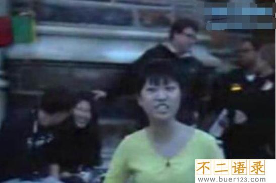 青岛女生王千源事件结局，家里被抢父母被开除生活落魄图片