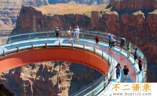 世界第八大奇景，美国空中玻璃走廊(掉下去死无全尸)图片