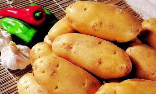 土豆发芽了还能不能吃？ 切掉发芽了的部分就可以吃了吗？图片