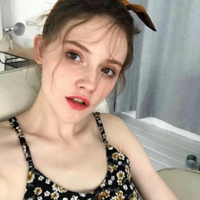 高级质感欧美头像女生头像床上开车动漫图片
