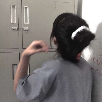 高清好看的优质精致背影热泪盈眶的女生真人头像图片