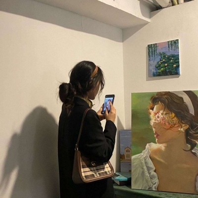 高清好看的优质精致背影热泪盈眶的女生真人头像图片