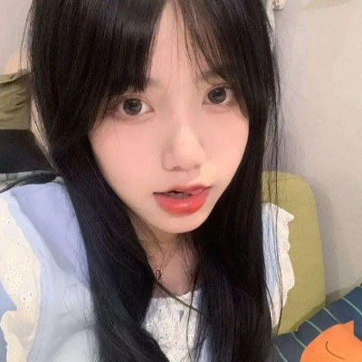 好看的抱猫咪的头像女生欧美图片