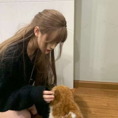 高清精选优质玩网女生拿篮球头像个性网图片