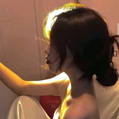 高清精选优质玩网女生拿篮球头像个性网图片